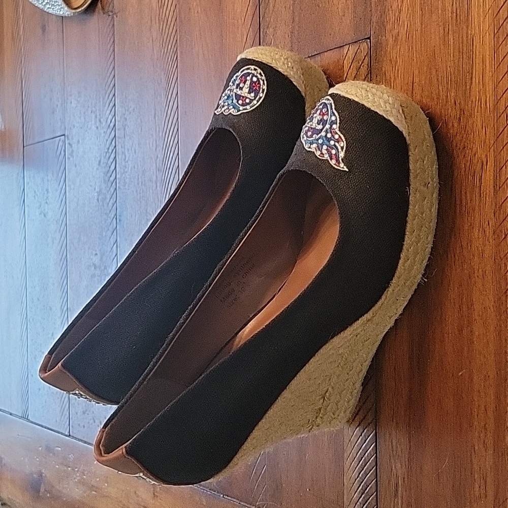 NWOT NFL Tennessee Titans Wedges Size 39.5 or US Size 9 NFL Tennessee Titans